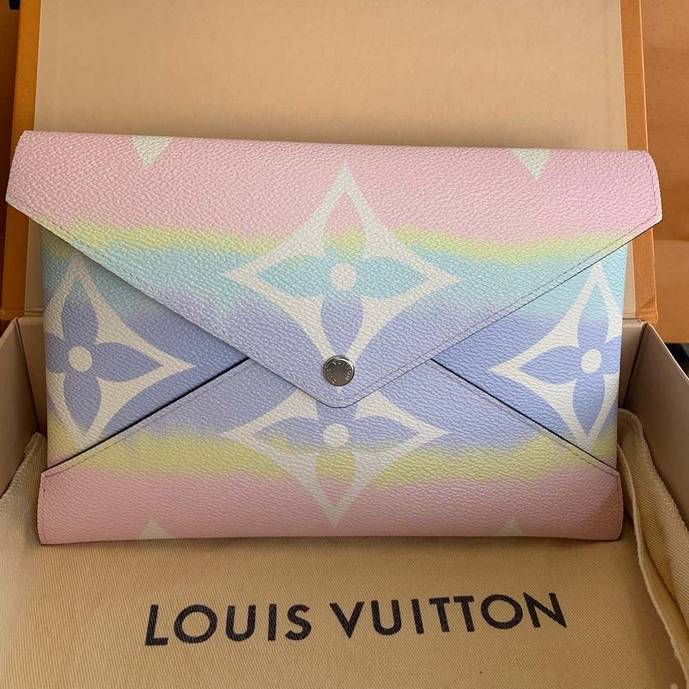 ❌Sold❌ Authentic Louis Vuitton Escale Large & Medium Kirigami